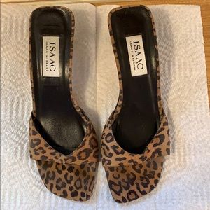 Isaac Mizrahi leopard low heels/slides sz 7 1/2